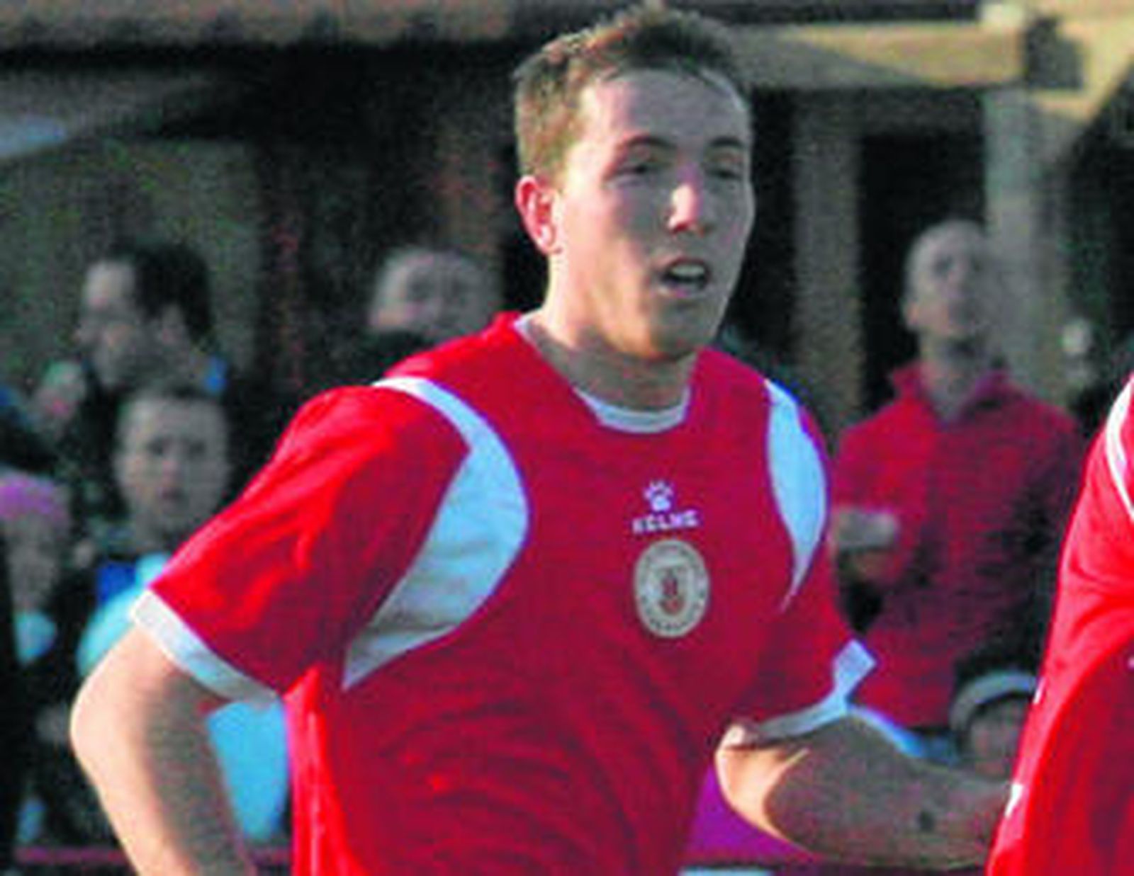 El tarifeño Dani Hoyos, con la camiseta rojilla.