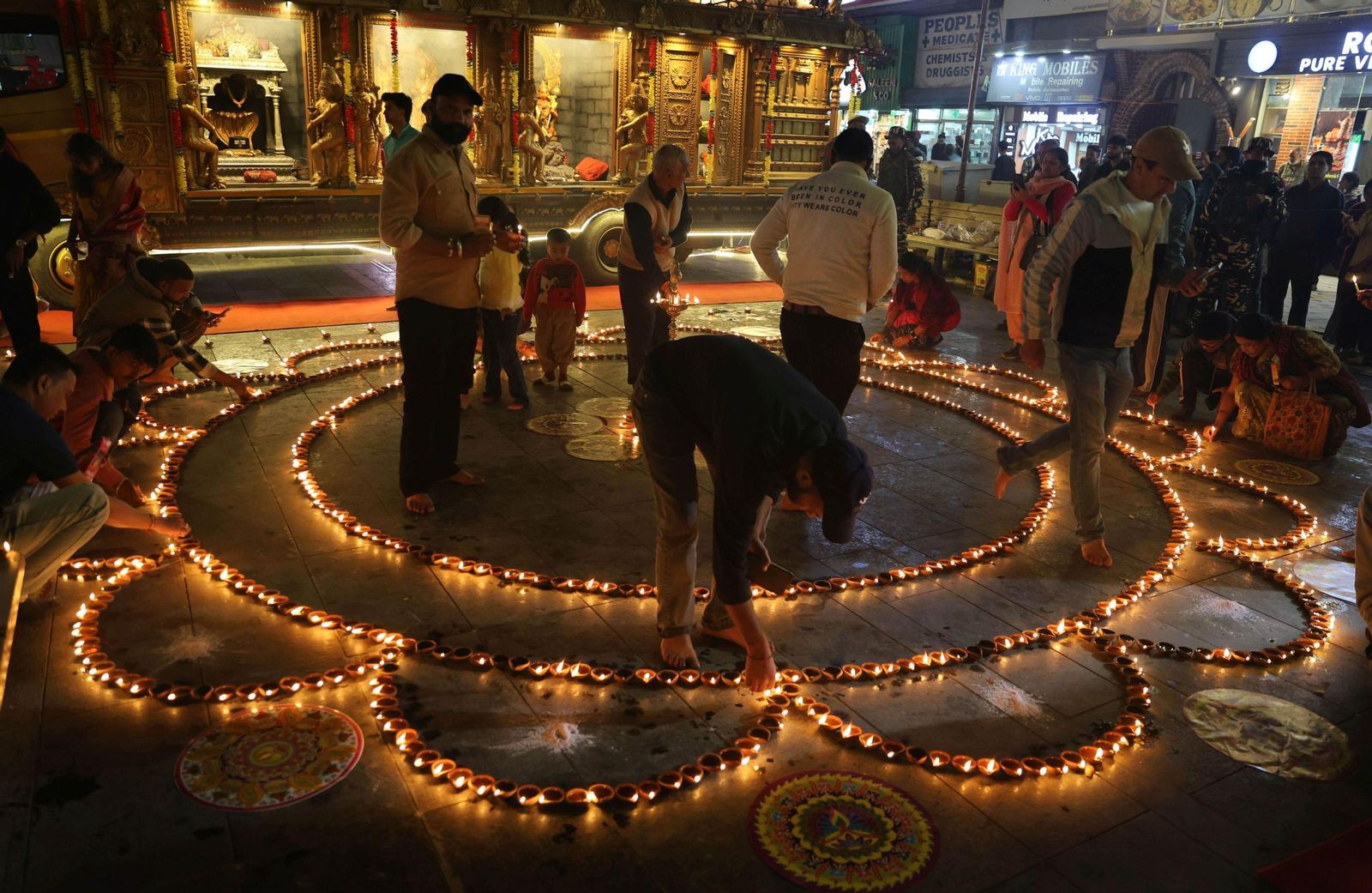 Las preciosas imágenes de la celebración del Diwali en India: un festival de luz y color