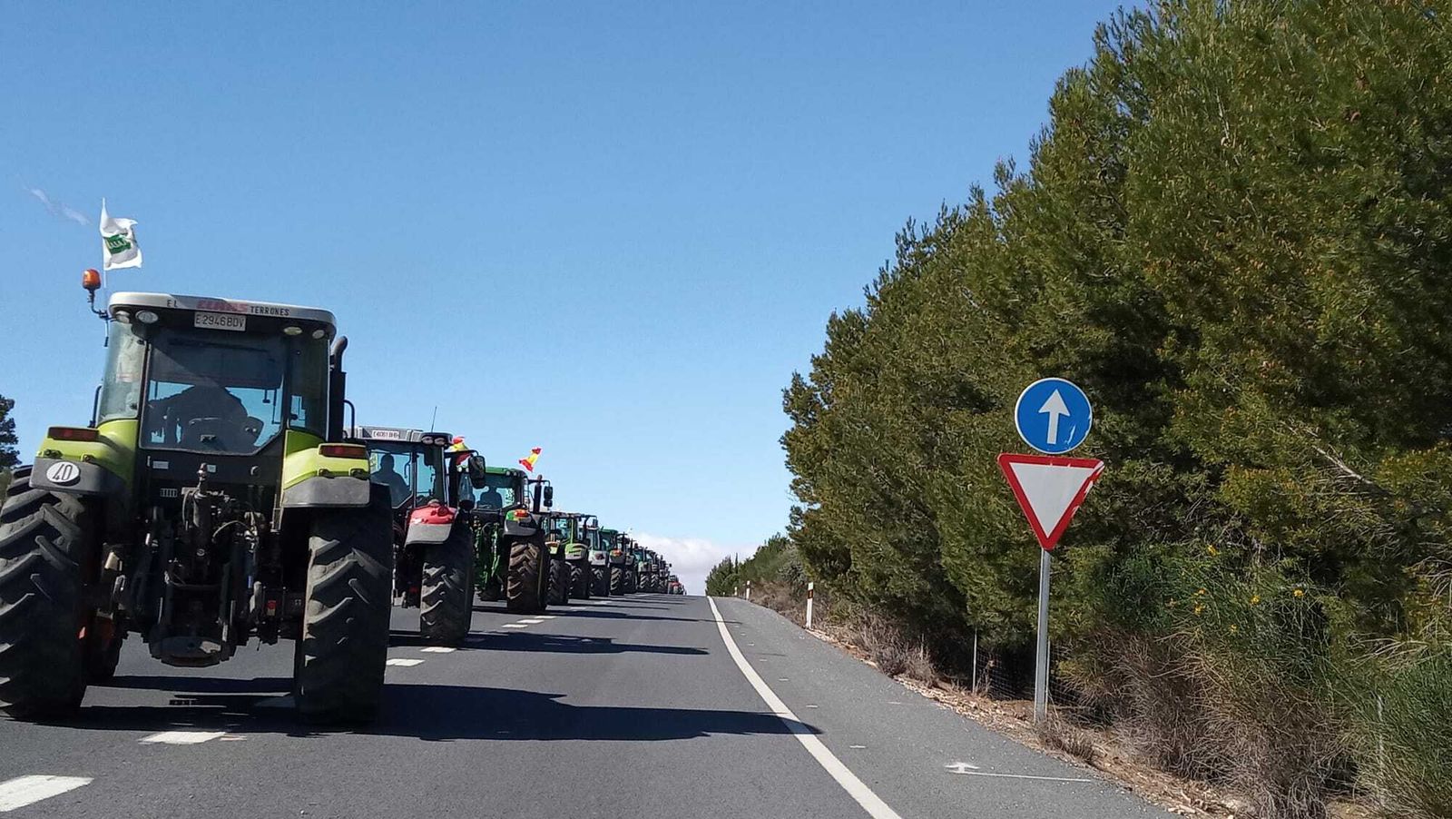 Tractorada por la A-92 en el Levante almeriense.
