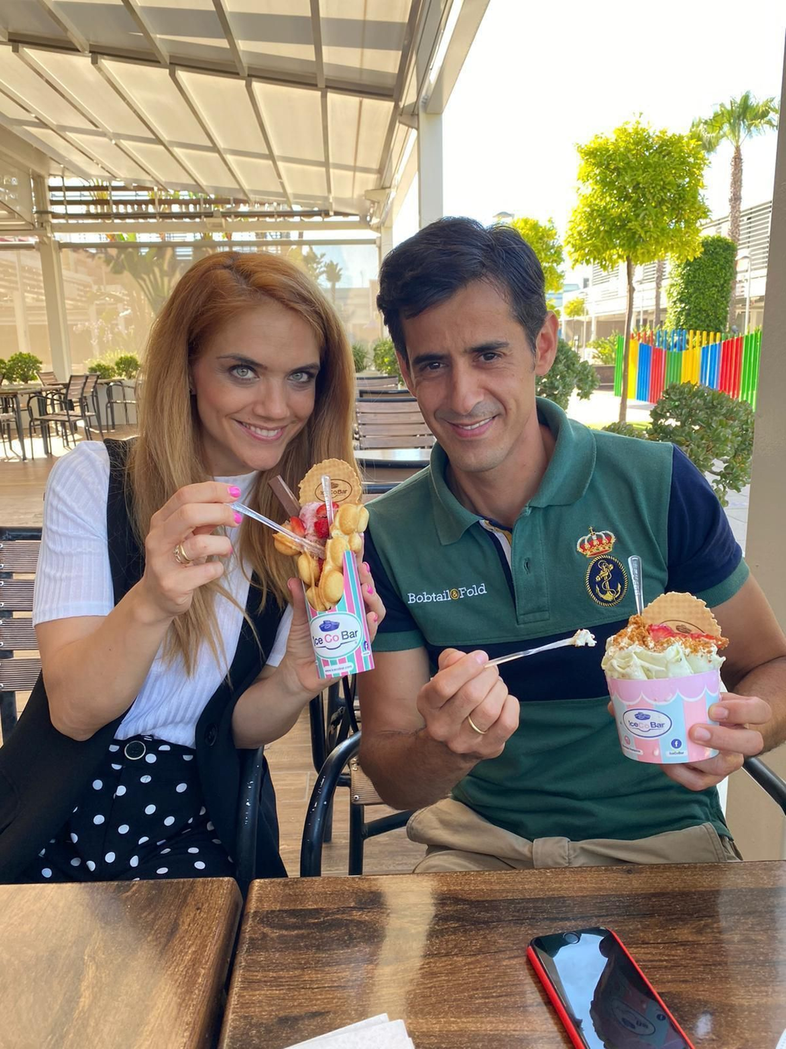 La periodista Beatriz Trapote y su marido Víctor Janeiro.