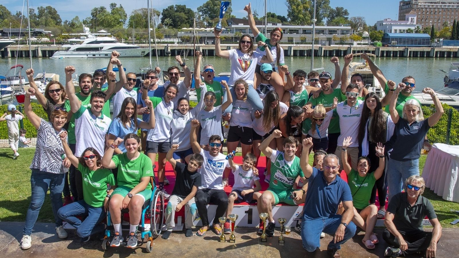 Los integrantes del Club Náutico, campeón de Andalucía.