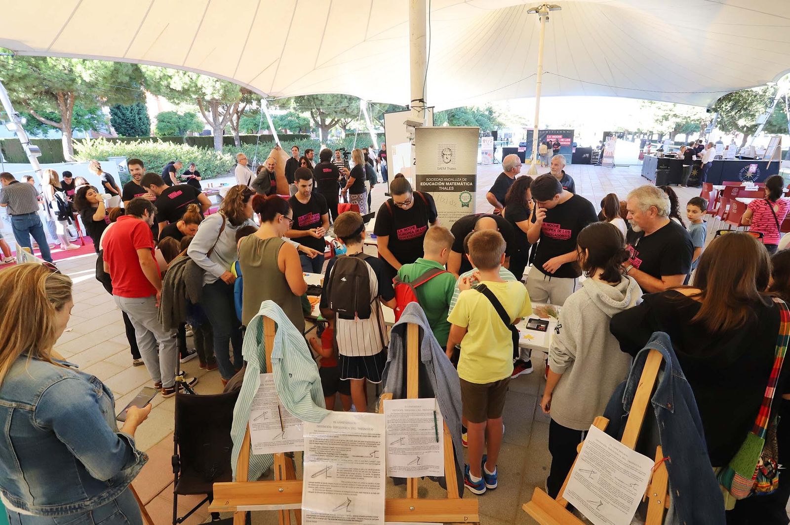 Imágenes de los talleres y actividades de La Noche Europea de los Investigadores