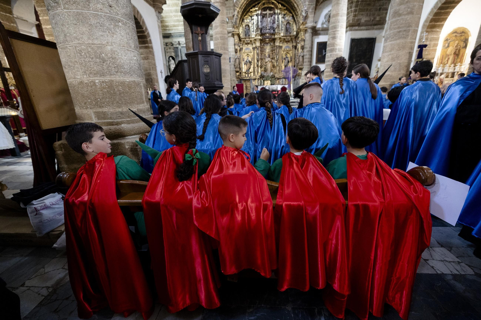Imágenes de la salida de Las Aguas en la Semana Santa de Cádiz 2025