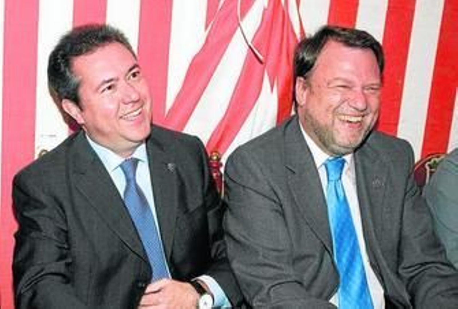 Juan Espadas y Alfredo Sánchez Monteseirín pasasron juntos una tarde de la pasada Feria de abril.