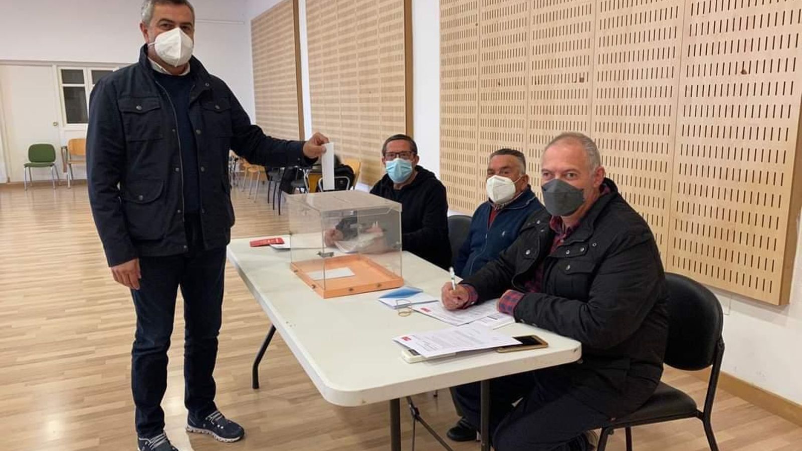 Juan Antonio Lorenzo depositqa su voto