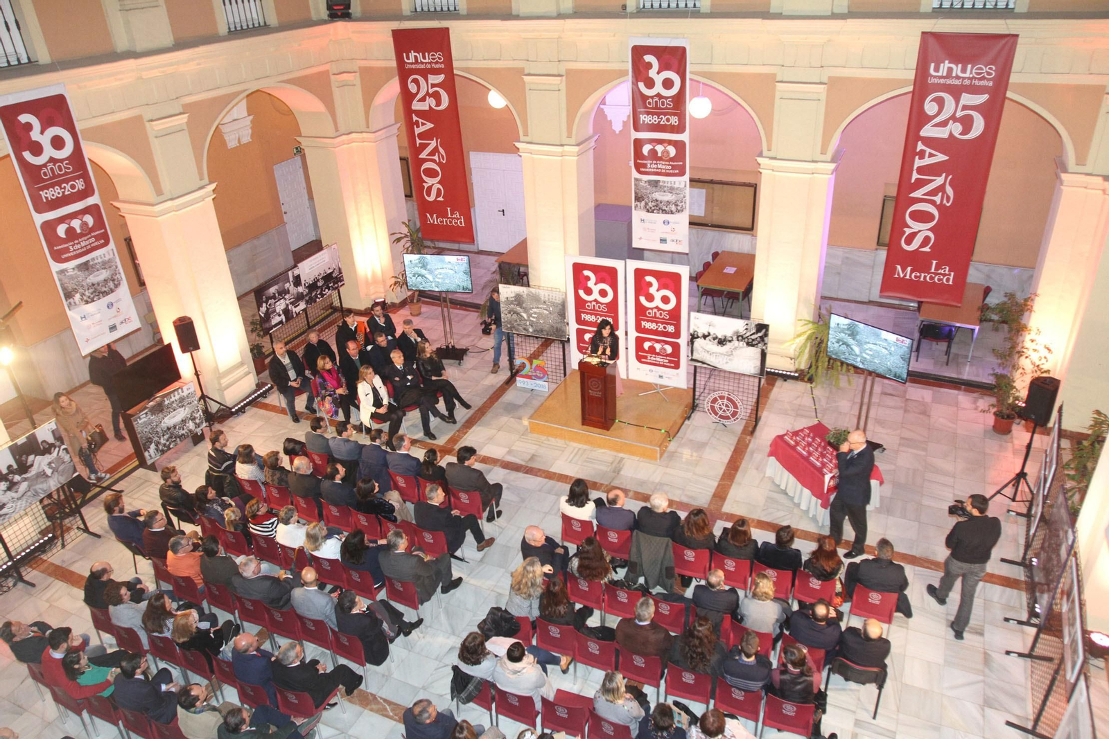 Imágenes de la entrega de premios de la asociación de antiguos alumnos 3 de Marzo en La Merced