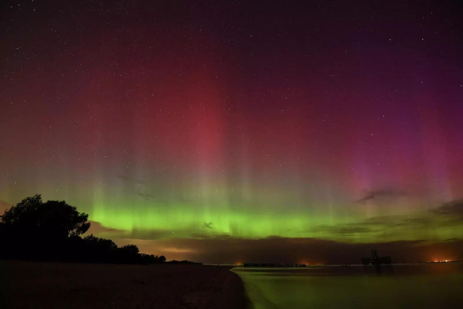 Llega una aurora boreal a España y estas son las zonas de Andalucía en las que podría ser visible