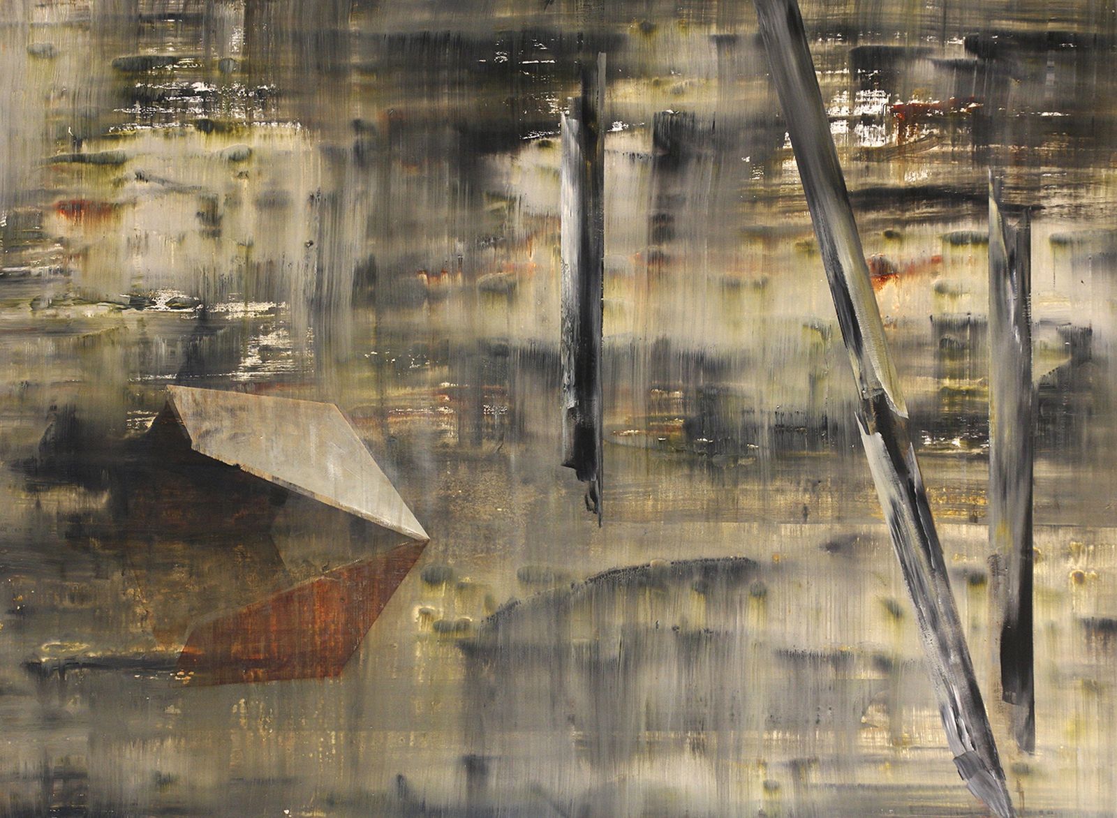 Lo cotidiano misterioso. Carlos Montaño se inspira en piezas como un servilletero y una percha para  crear una atmósfera enigmática y sugerente.