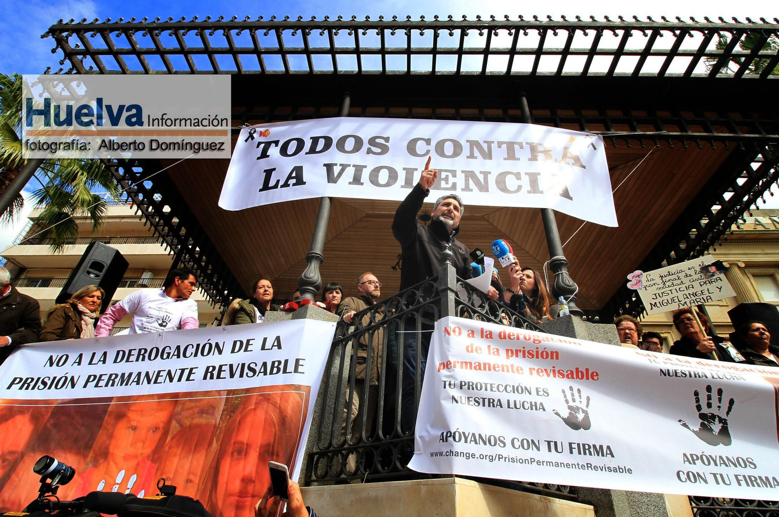 Imágenes de la manifestación contra la derogación de la prisión permanente revisable celebrada en Huelva