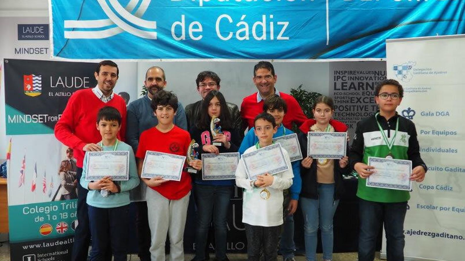 Campeones, becados y semi becados de categoría sub-12.