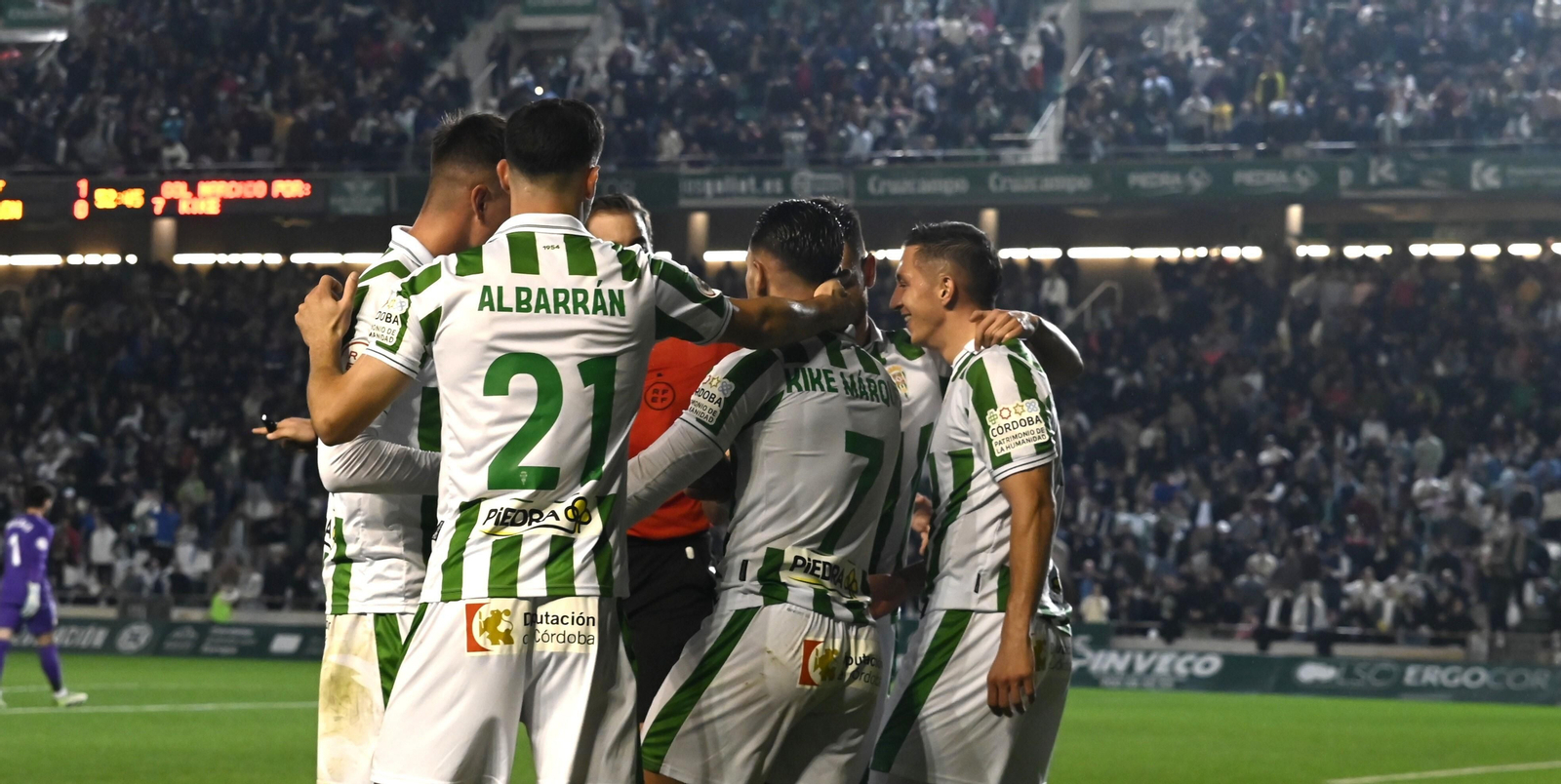 Los jugadores del Córdoba CF celebran un gol en El Arcángel.