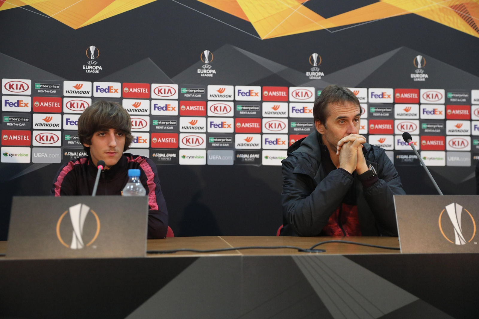 Bryan Gil y Julen Lopetegui, en la rueda de prensa que dieron en diciembre de 2019 en Chipre.