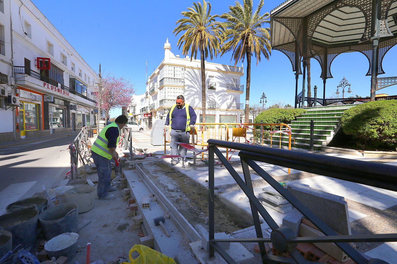 Trabajos de mejora de accesibilidad que se han llevado a cabo en la Alameda del Río hace unas semanas.