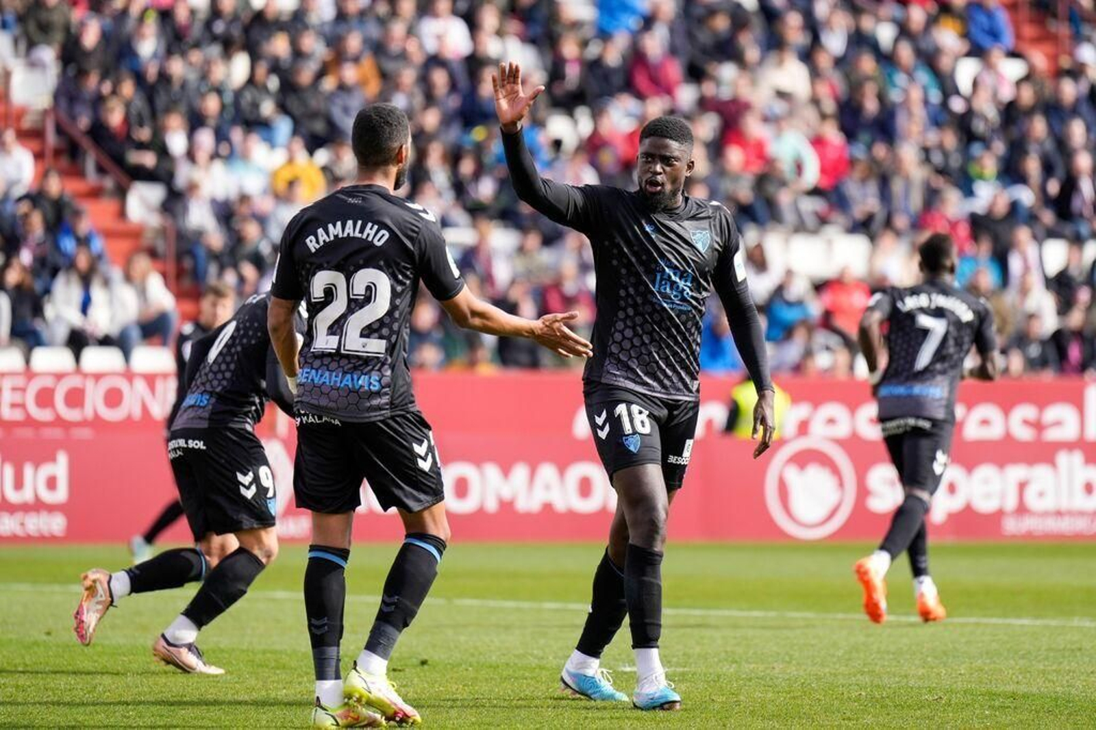 N'Diaye animando a Ramalho. N'Diaye animando a Ramalho.