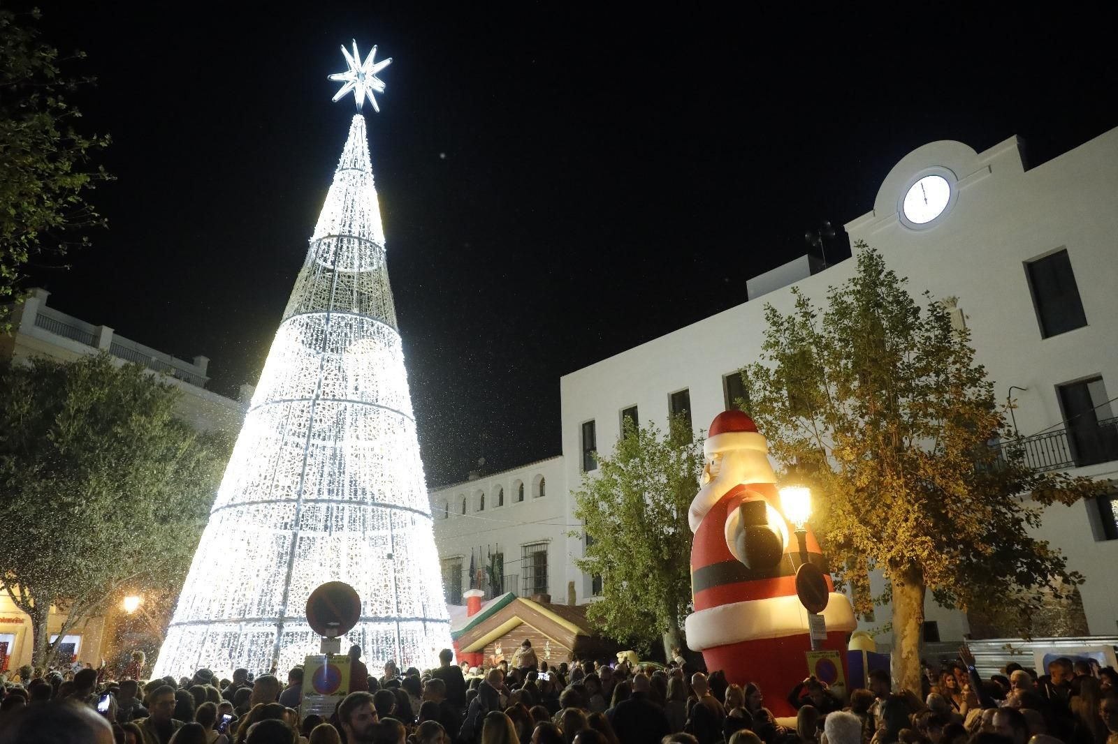 Encendido del alumbrado navideño de Rota el pasado viernes. Encendido del alumbrado navideño de Rota el pasado viernes.