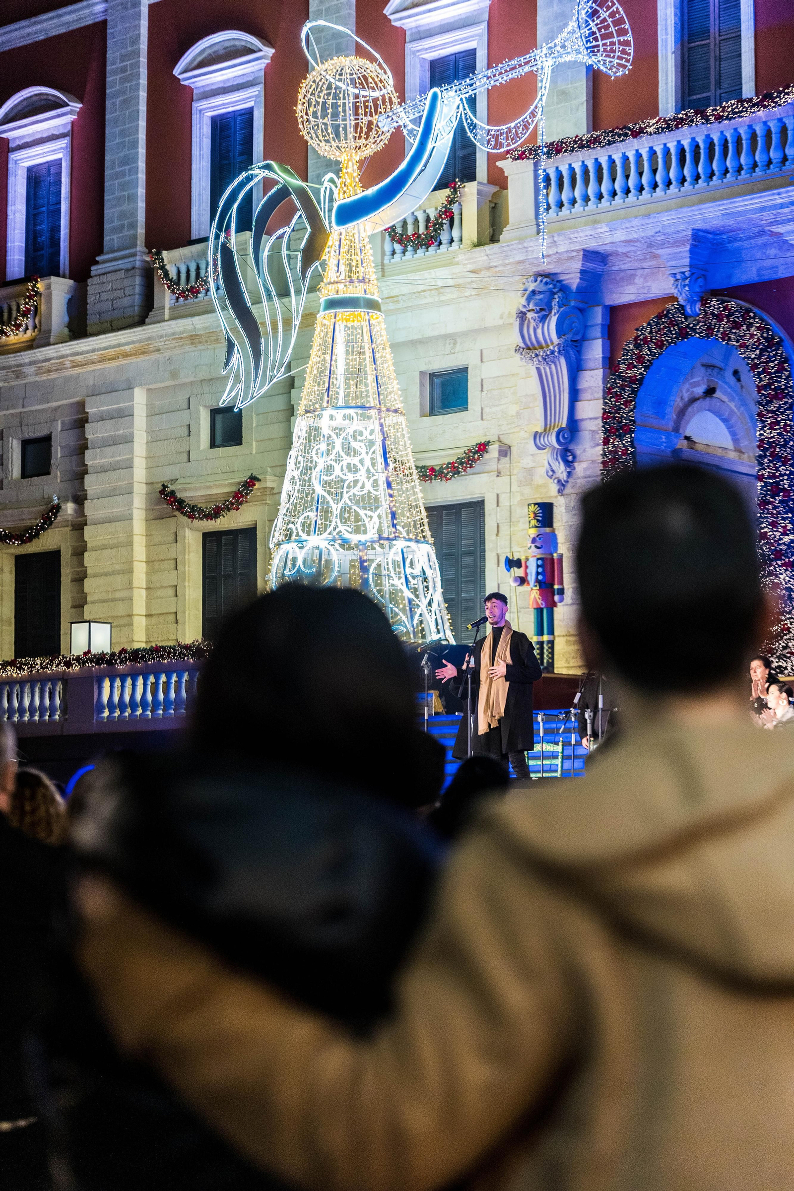 Doble sesión de zambombas navideñas en la plaza del Rey de San Fernando