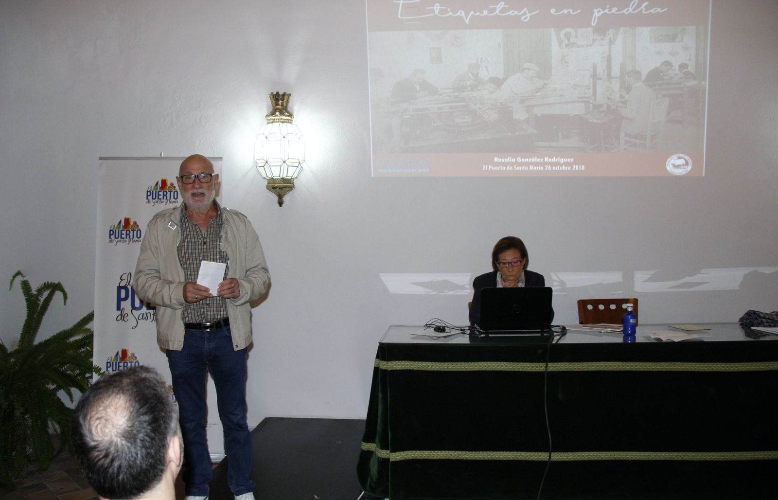 Un  momento de la charla celebrada en el Palacio de Araníbar.