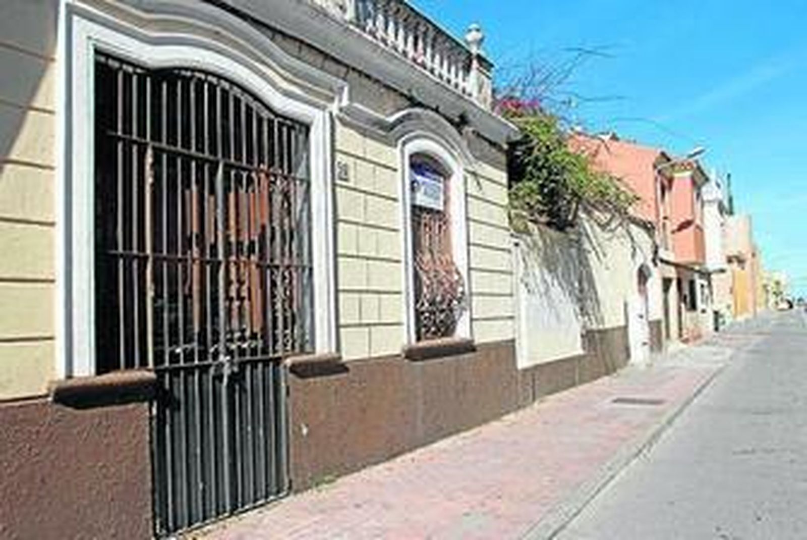 Fachada de la Villa San Juan, antes de ser demolida.