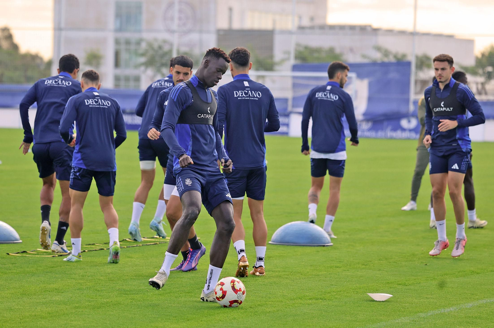 Imágenes del entrenamiento del Recre en la Ciudad Deportiva Francisco Mendoza