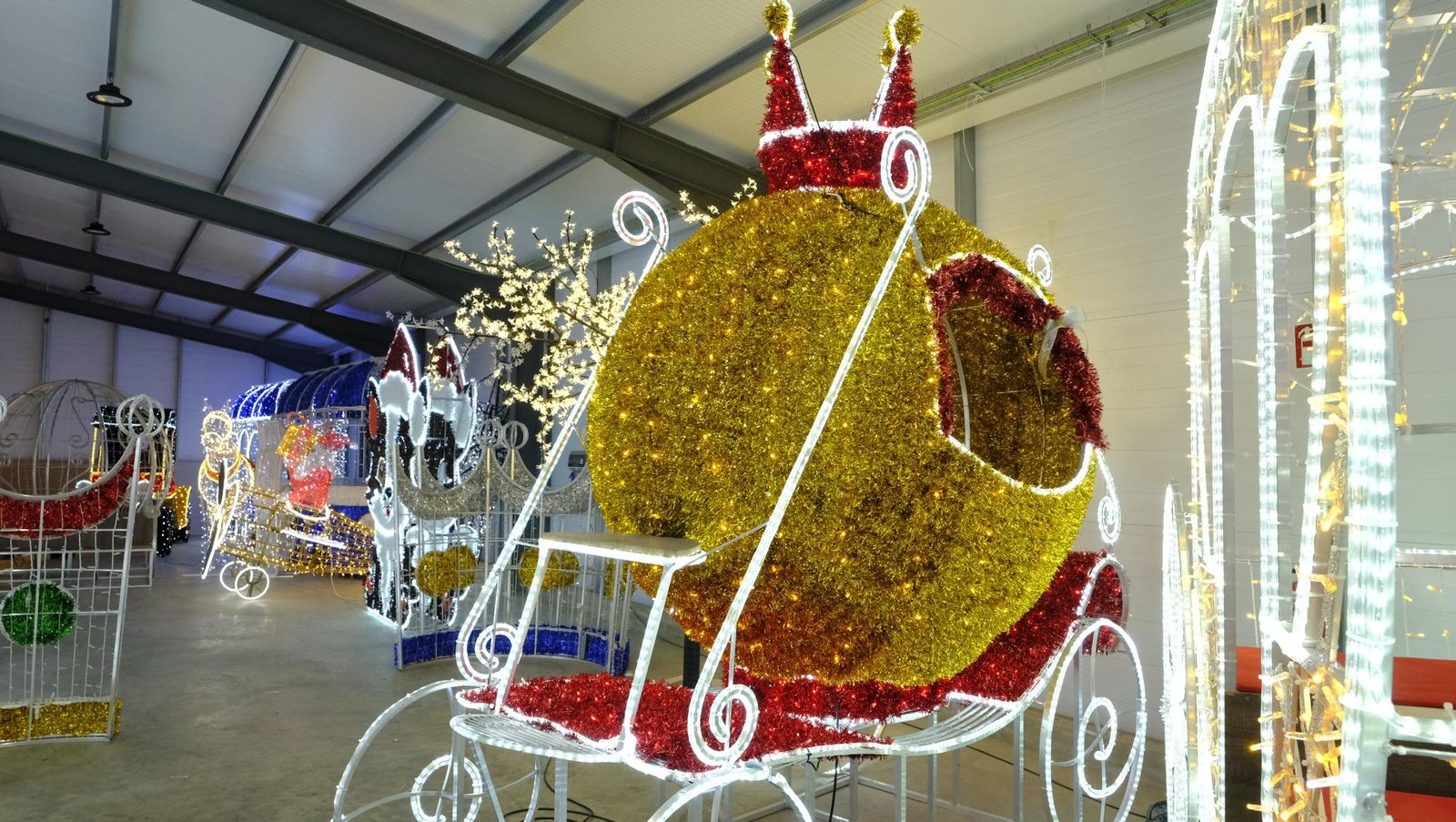 Desde Huécija a todo el mundo, Deconature, alegra la navidad con sus luces, en imágenes