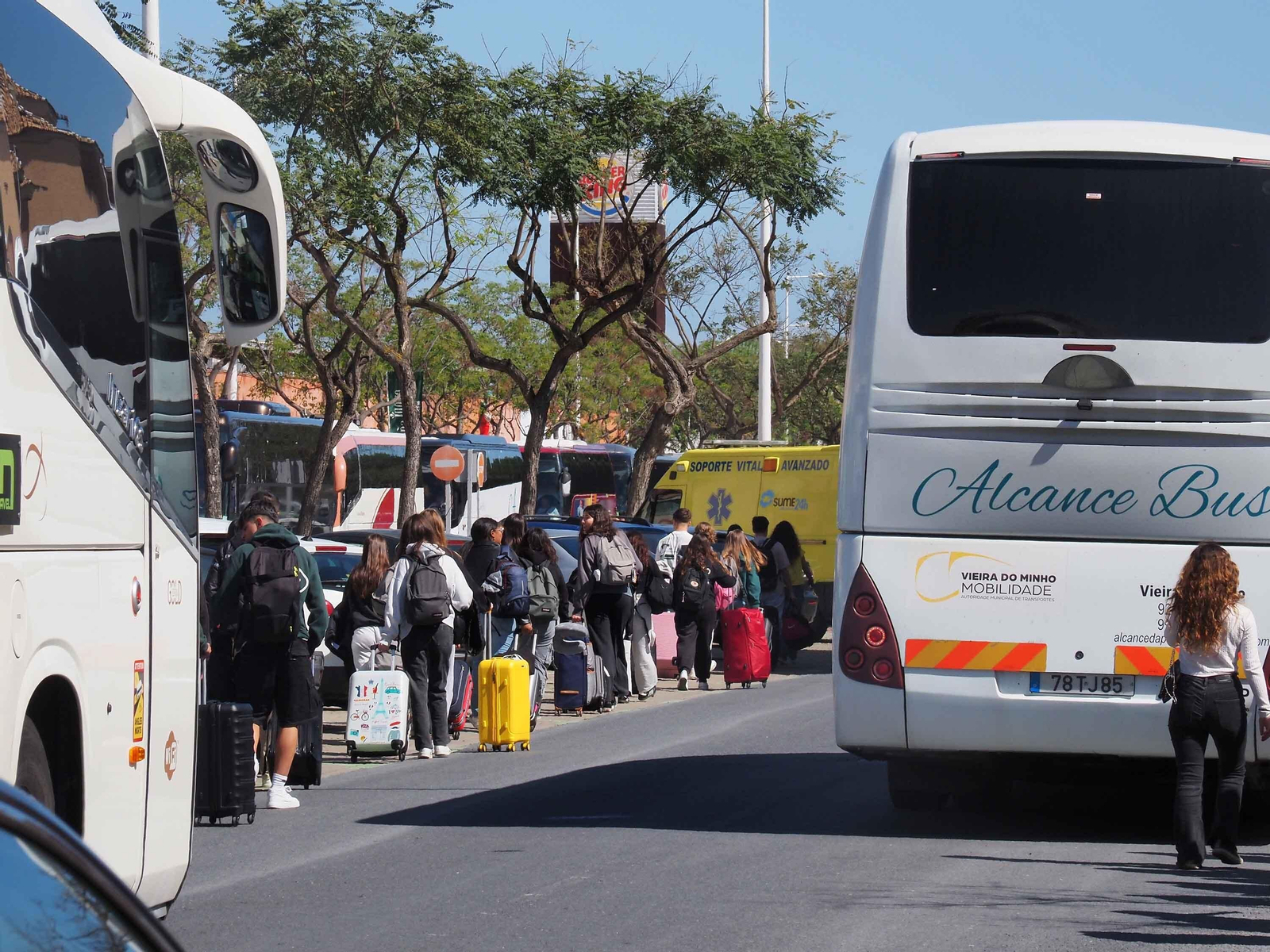 Las fotos de la espectacular llegada de 10.000 estudiantes portugueses a Punta Umbría