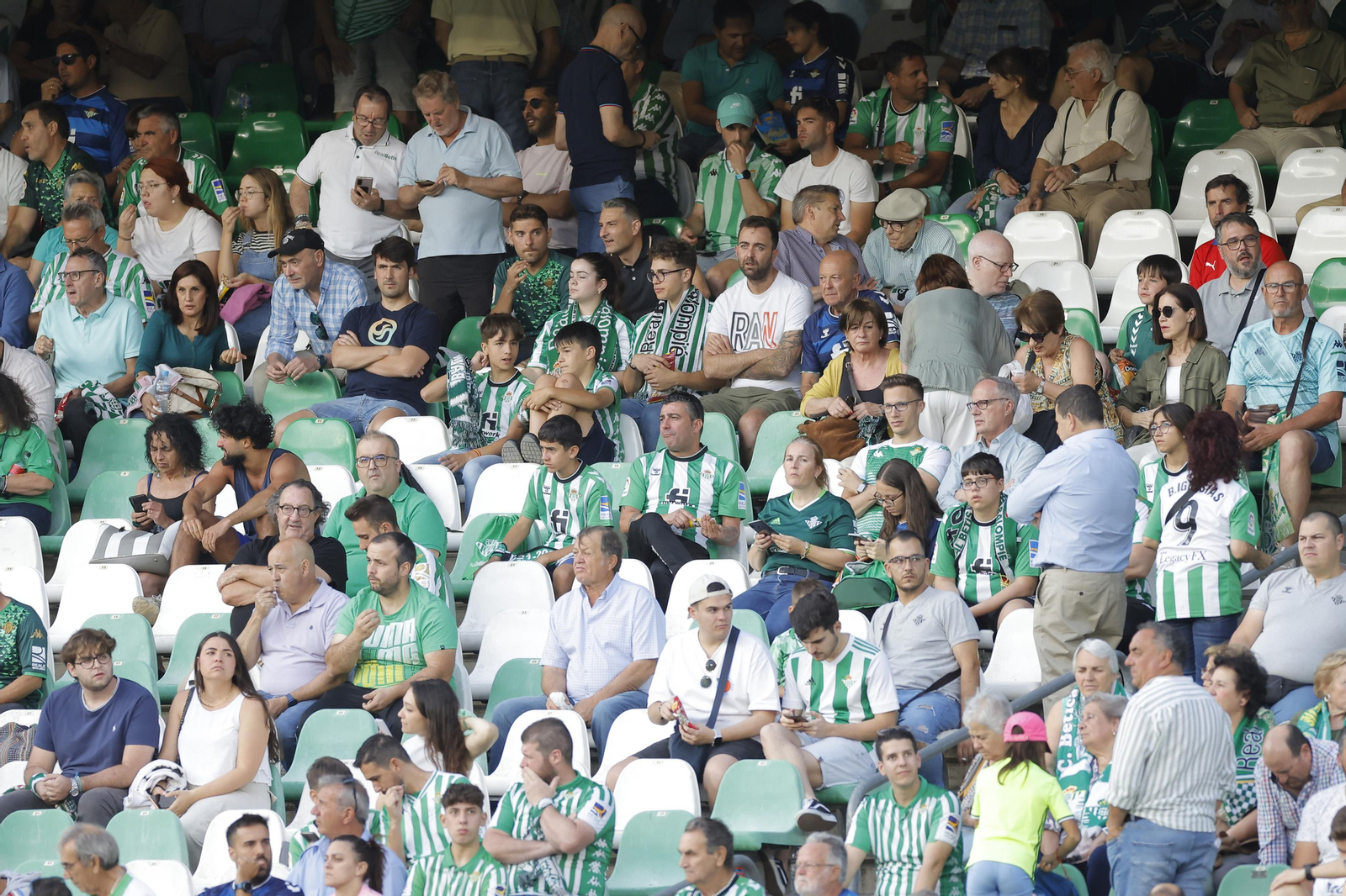 Búscate en las fotos del Betis-Rayo