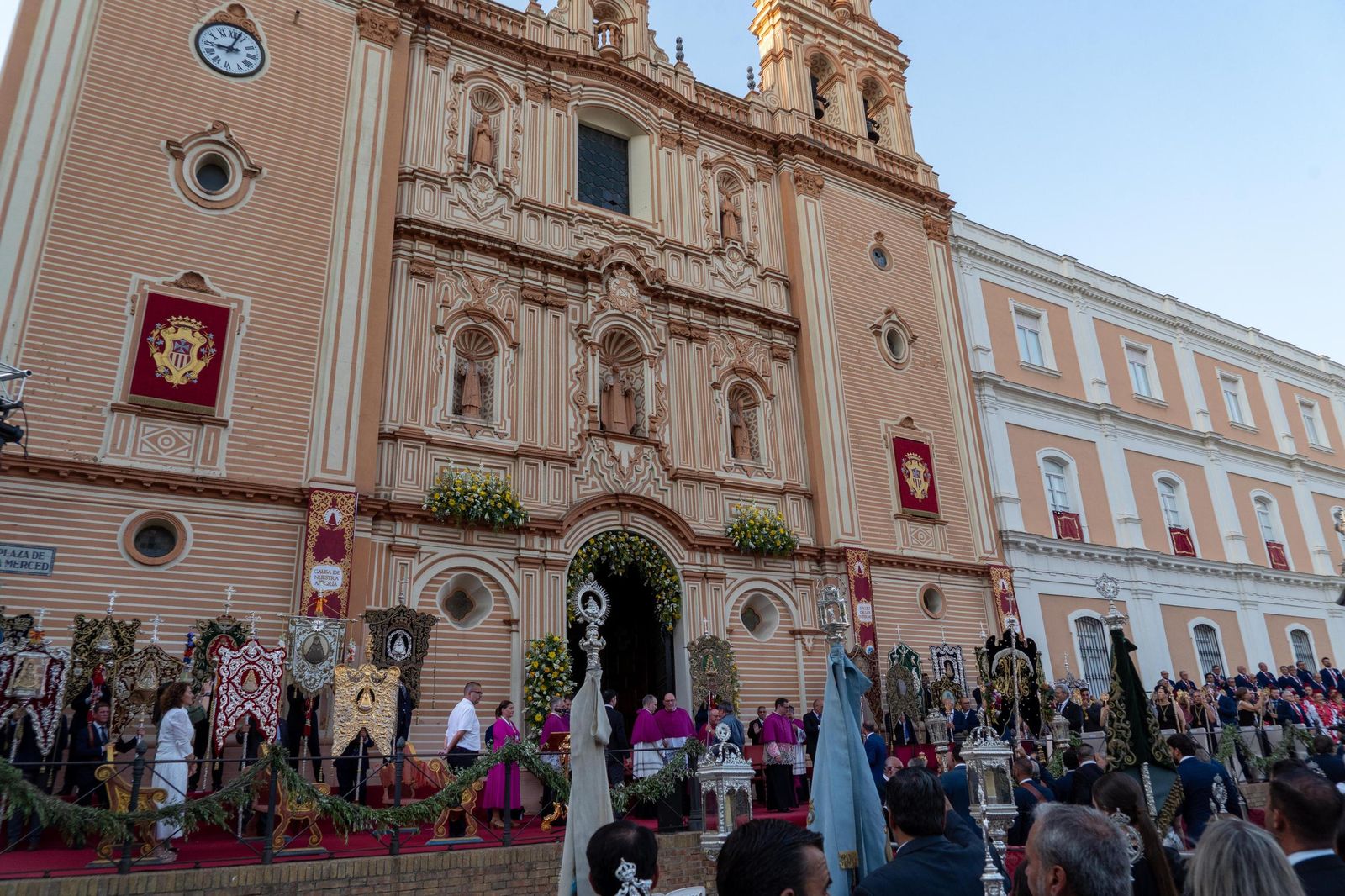 Imágenes del Rosario Jubilar rociero celebrado por las 25 hermandades filiales de la Matriz de Almonte en La Merced