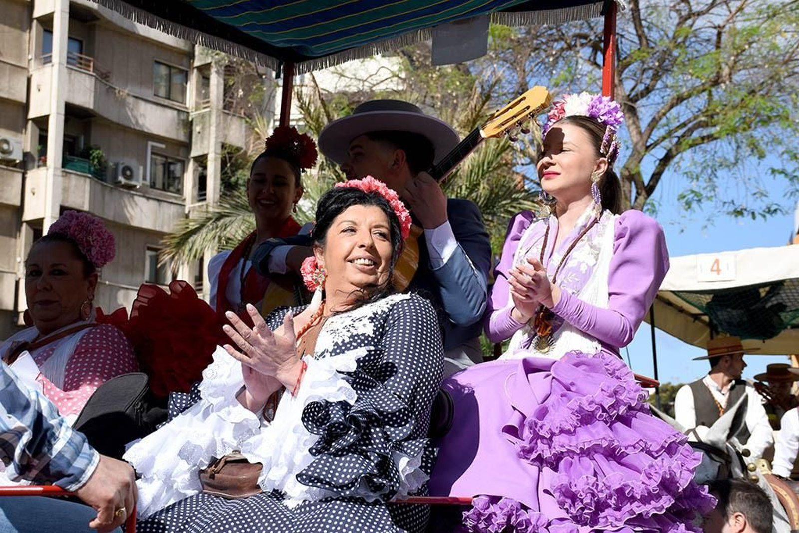 Las mejores imágenes de los peregrinos en la salida de Emigrantes