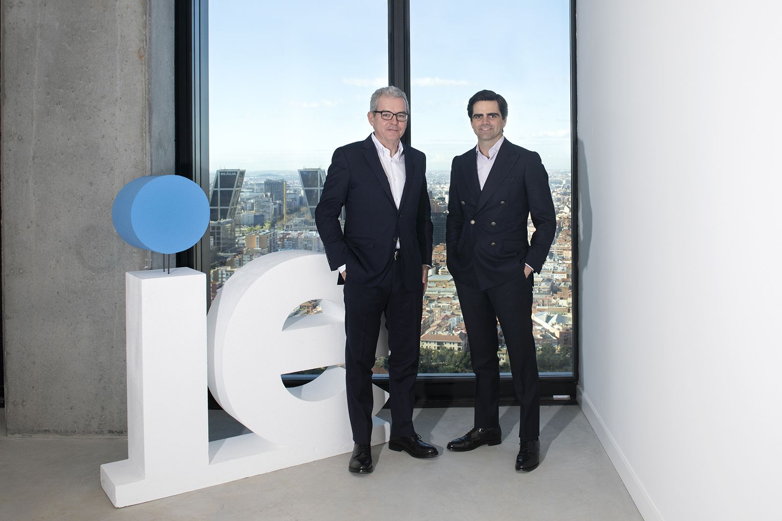 Pablo Isla, presidente del Consejo Rector de IE University, y Diego Alcazar Benjumea, CEO de IE University.