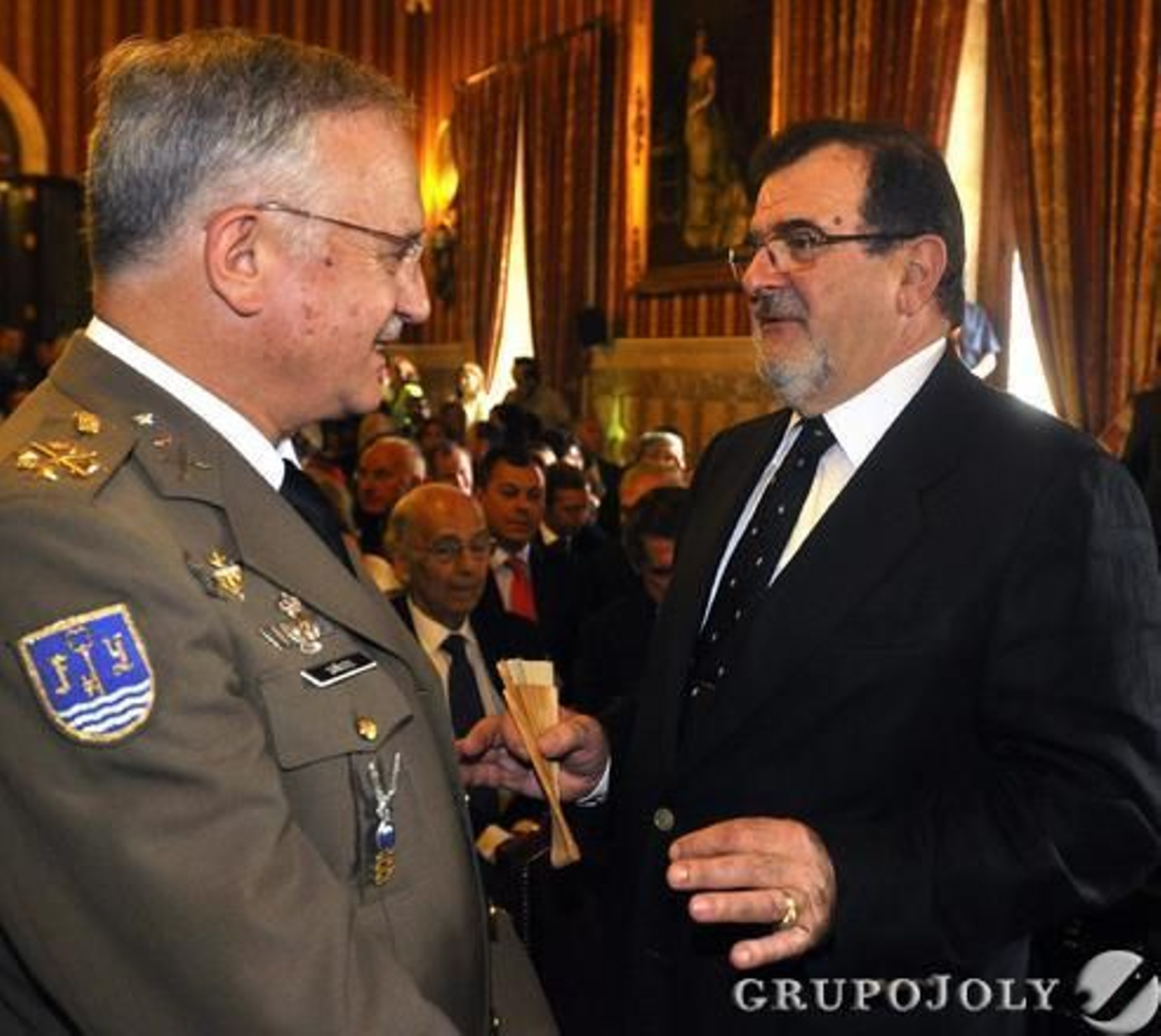 Virgilio Sañudo, teniente general Jefe de la Fuerza Terrestre, junto al expresidente de la Junta de Andalucía José Rodríguez de la Borbolla.

Foto: Antonio Pizarro - Manuel Gómez