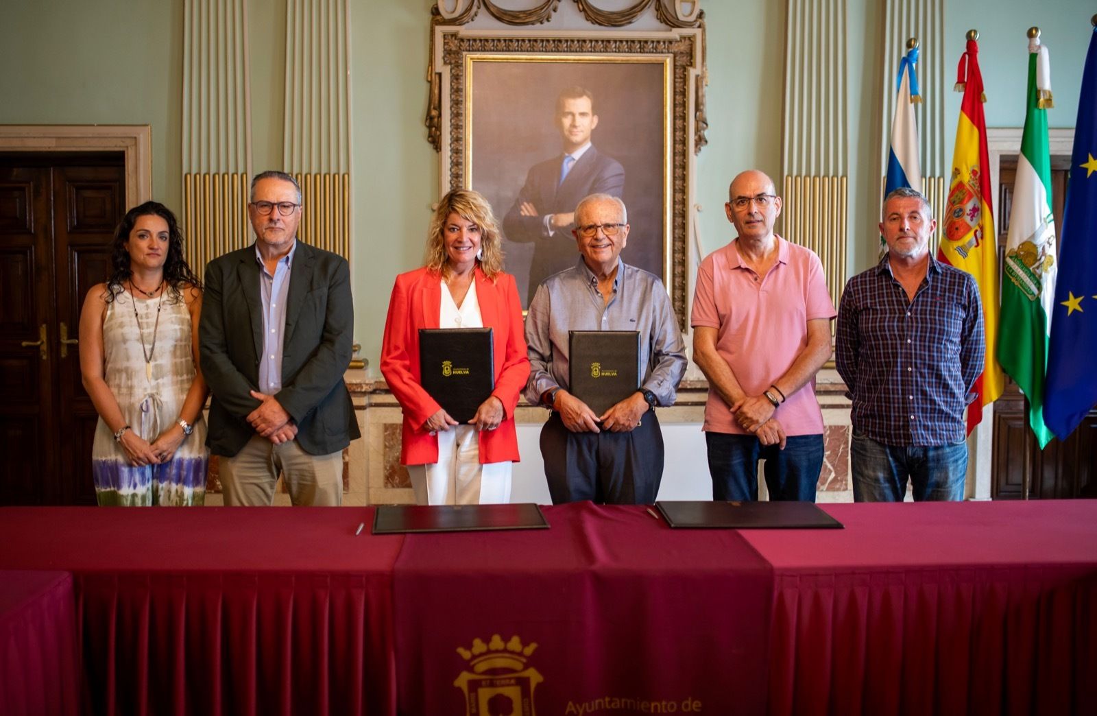 Firma del convenio entre el Ayuntamiento y Resurgir