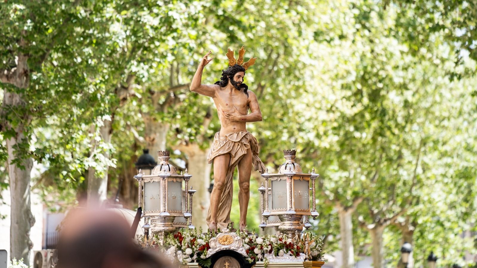 Domingo de Resurrección en Lucena: Procesión de Nuestro Padre Jesús Resucitado y Nuestra Señora de los Ángeles, en imágenes