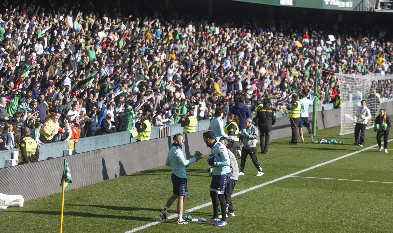 El entrenamiento del Betis a puerta abierta, todas las fotos