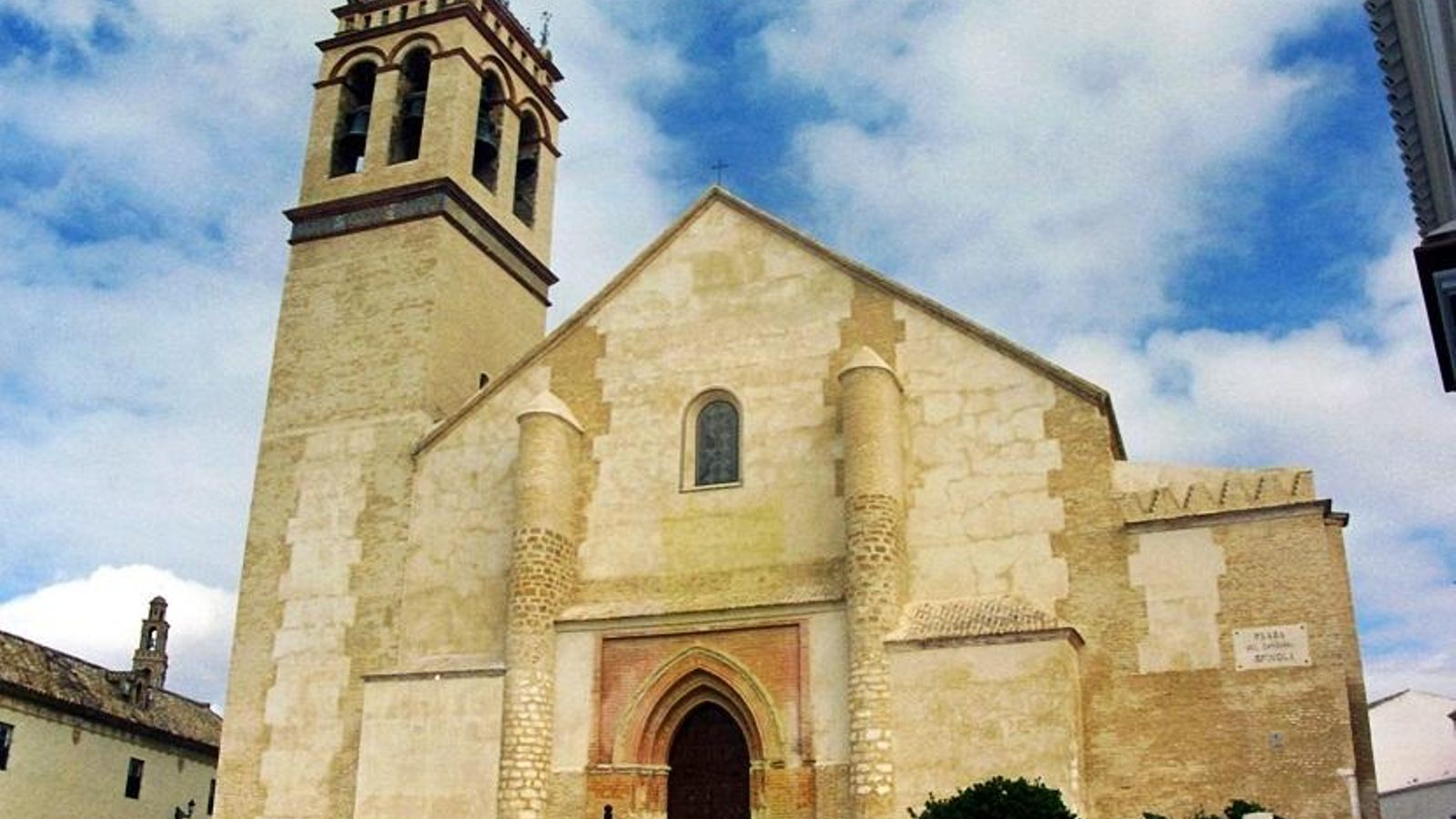 Fachada de la Parroquia de San Juan Bautista.