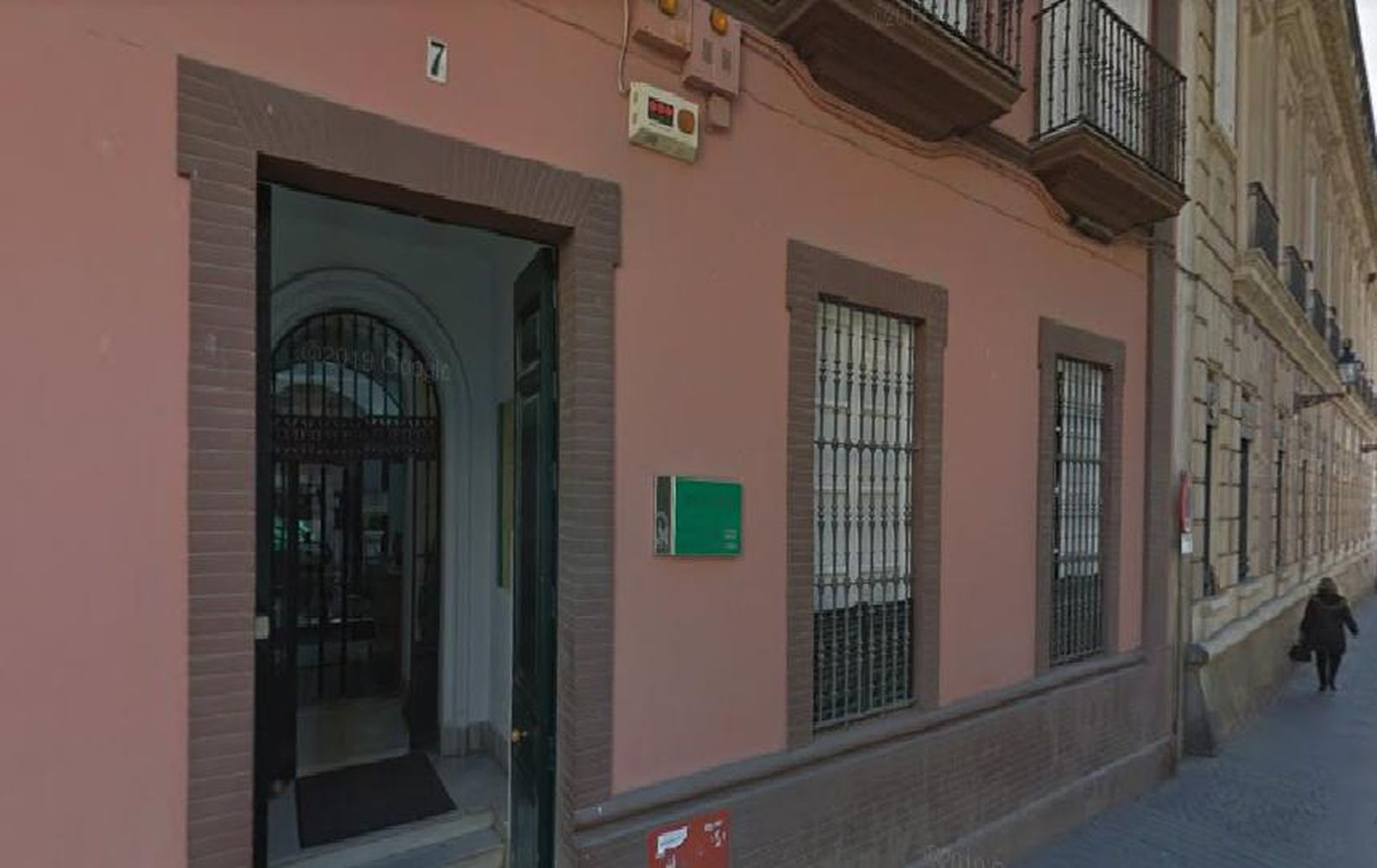 La Junta vende una casa señorial por 2,4 millones en la calle San Gregorio.