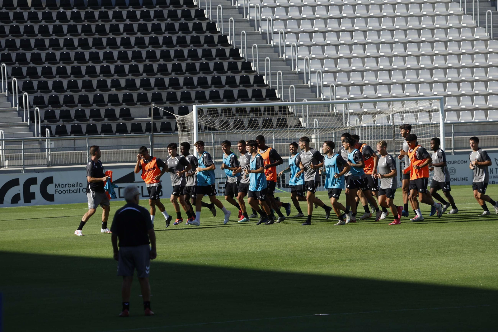 La plantilla de la Balona corre en el Ciudad de La Línea.