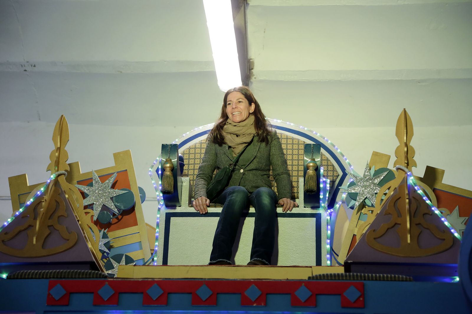 Visita de los Reyes Magos a sus carrozas