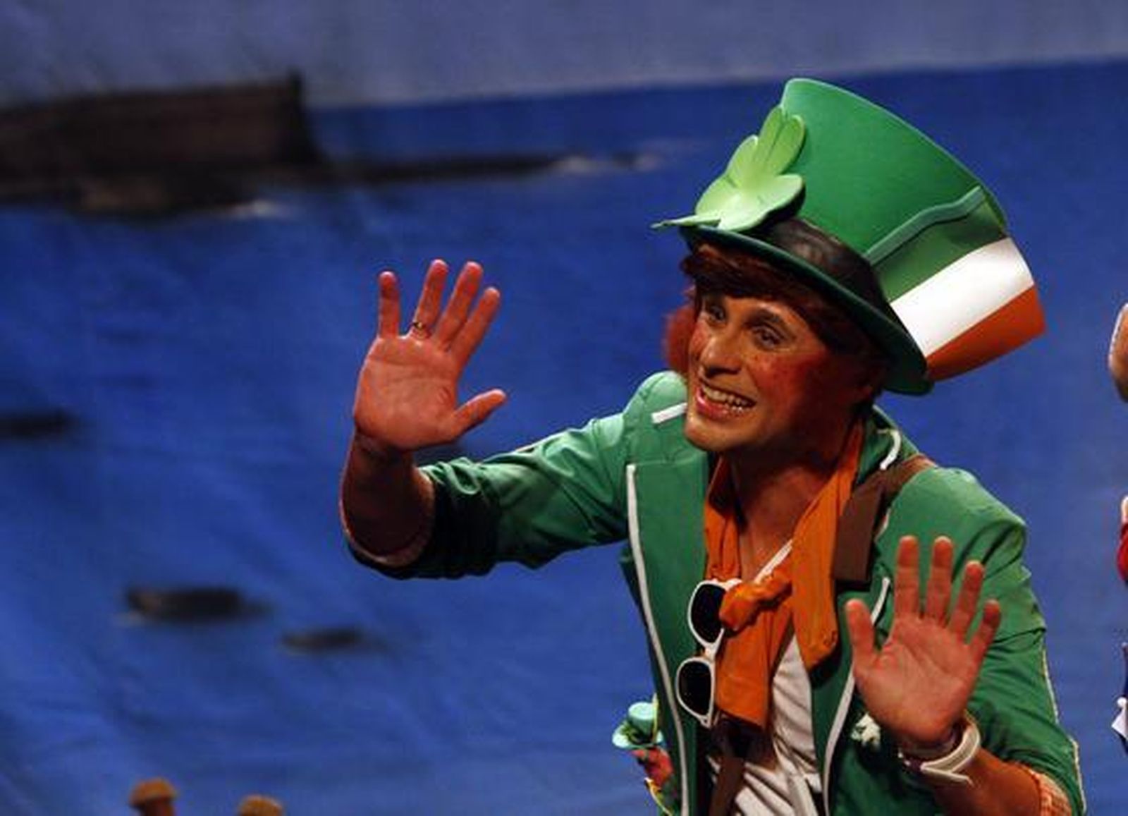 Chirigota 'Los erasmus poco y parió la abuela'  Foto: Lourdes de Vicente