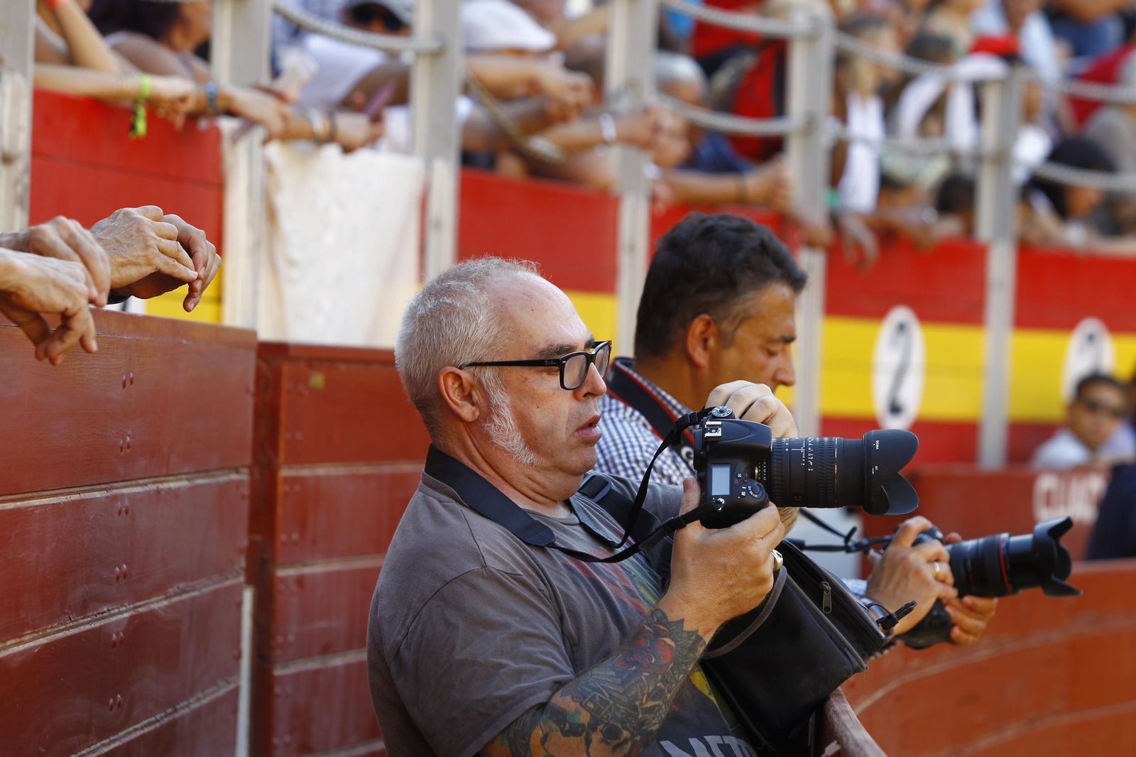 Imágenes del ambiente en la novillada organizada por la Escuela Taurina de Almería