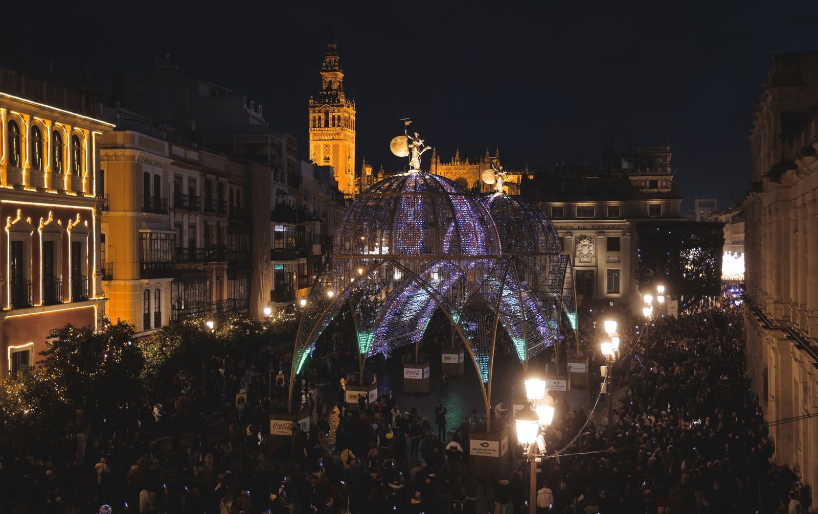 La catedral de luces de Sevilla, en imágenes