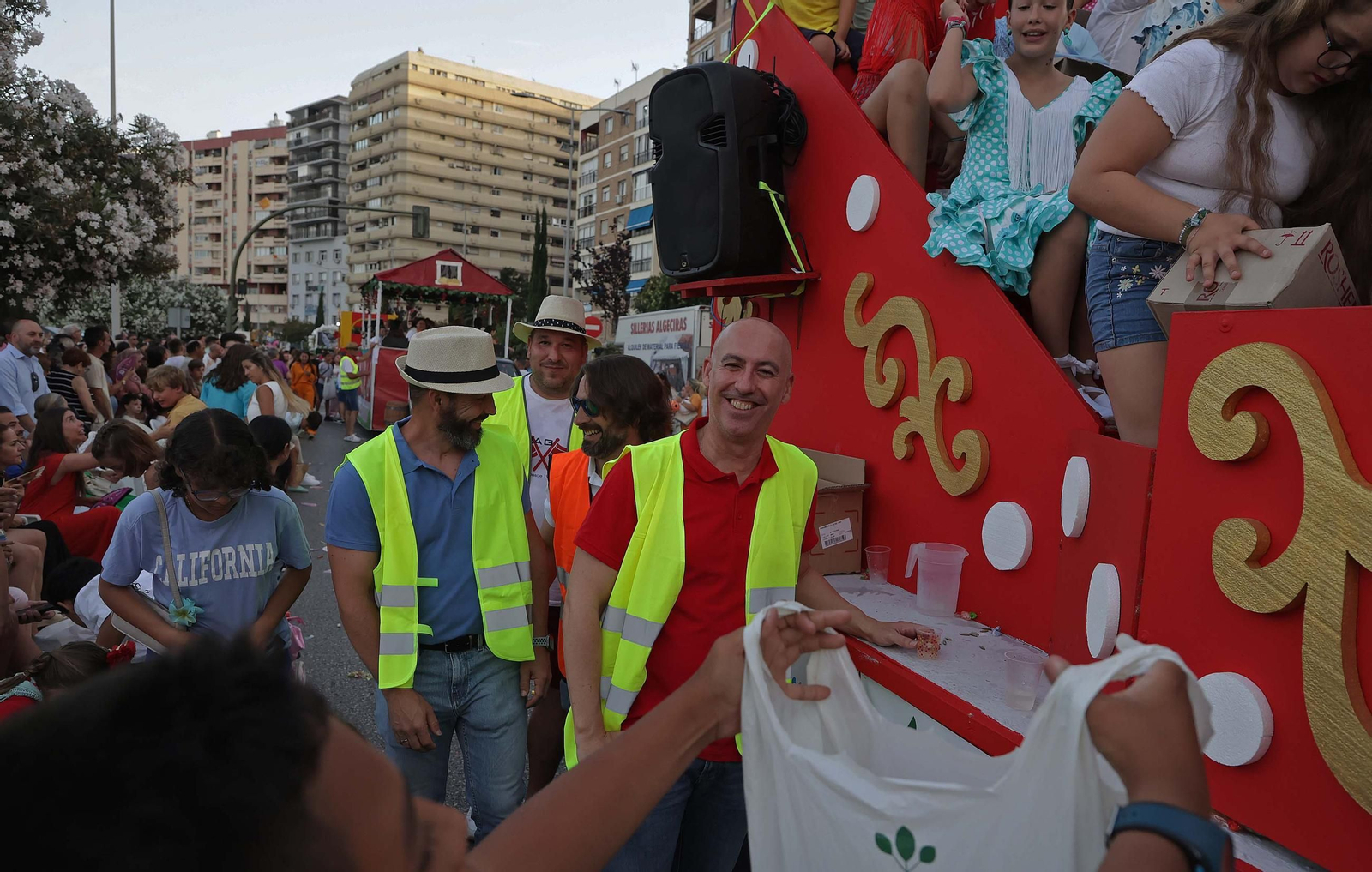 Búscate en las fotos de la cabalgata de la Feria Real de Algeciras 2025
