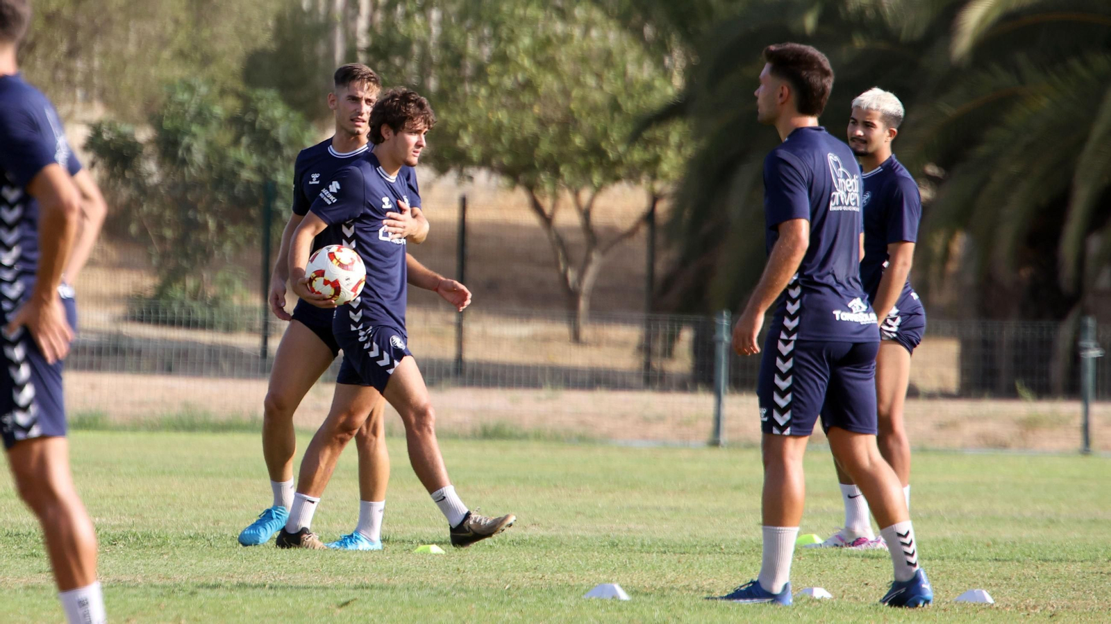 Imágenes del entrenamiento del Xerez DFC en el 'Pepe Ravelo' de Chapín