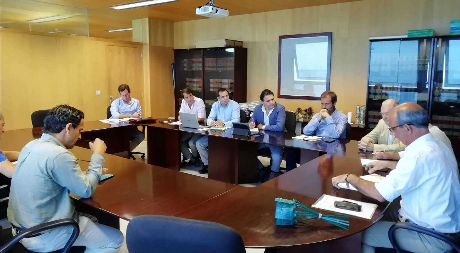 Un momento de la reunión mantenida por Asaja Cádiz con el delegado territorial de Agricultura, Ganadería, Pesca y Desarrollo Sostenible.