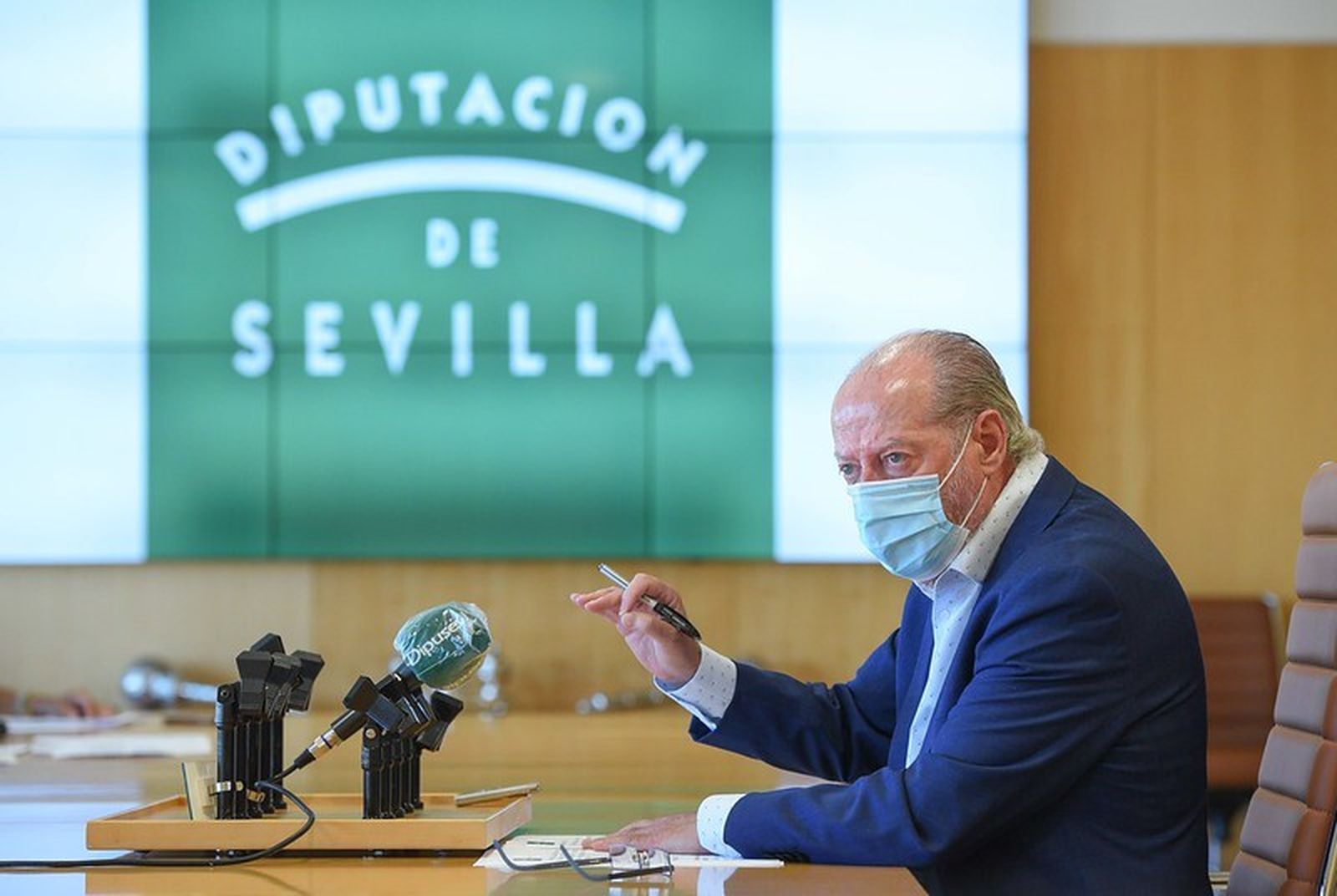 El presidente de la Diputación, Fernando Rodríguez Villalobos, este viernes, en rueda de prensa.