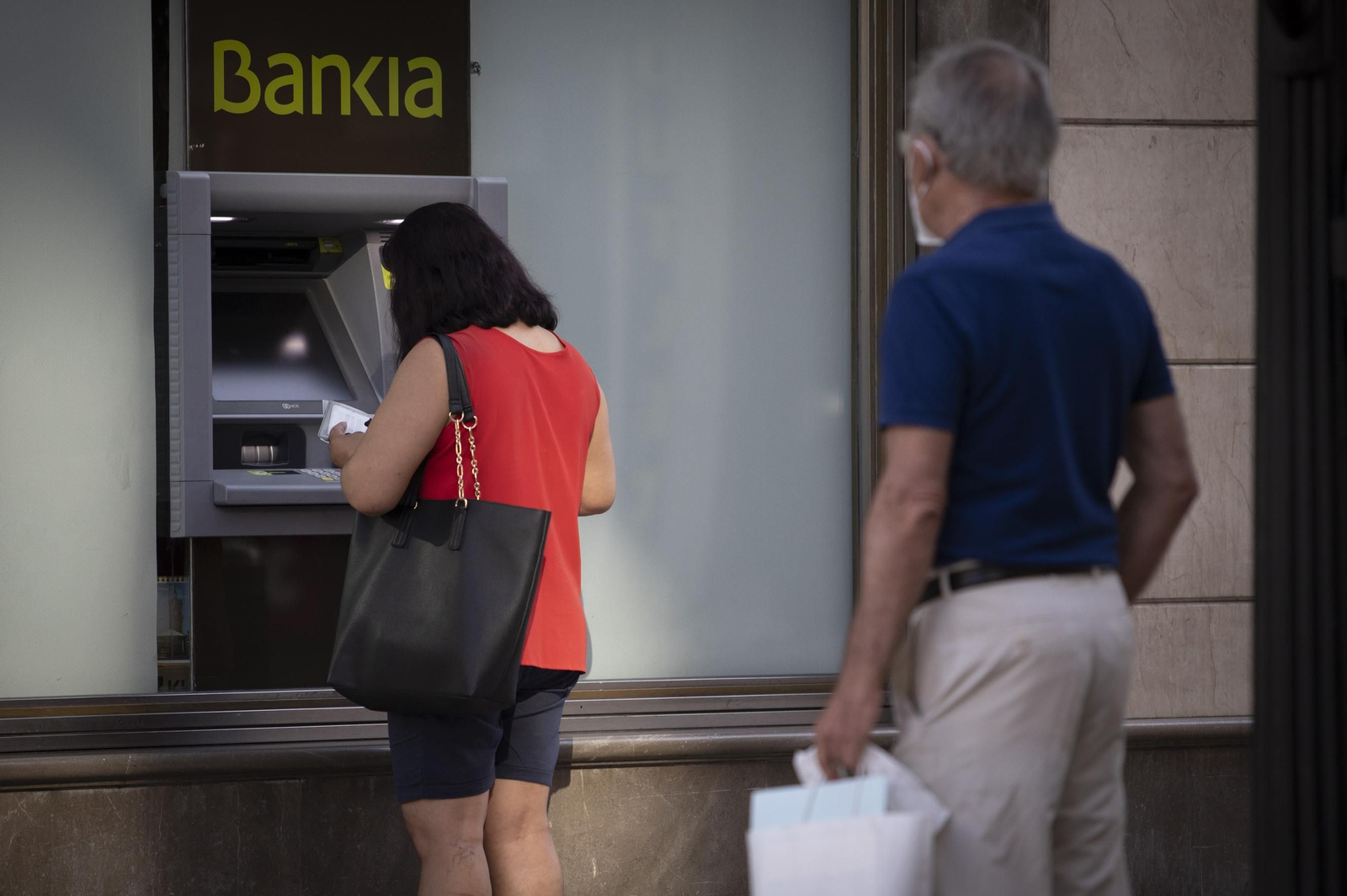 Algunos bancos adelantan el pago del Ingreso Mínimo Vital.