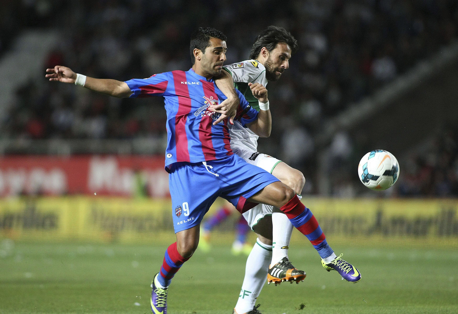 Ángel Rodríguez, durante su etapa en el Levante donde coincidió con Manolo Salvador.