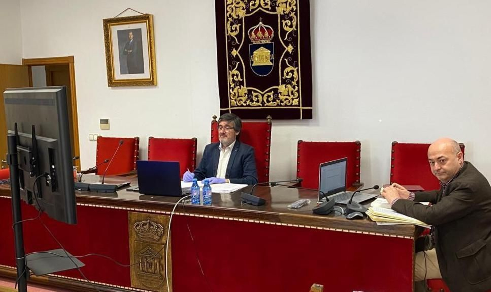 Momento del pleno telemático celebrado hoy en Adra.