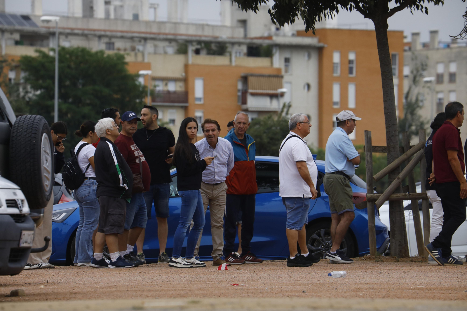 Las mejores fotos de las colas de El Arcángel para conseguir las entradas del Córdoba CF - Barcelona Atlétic Las mejores fotos de las colas de El Arcángel para conseguir las entradas del Córdoba CF - Barcelona Atlétic
