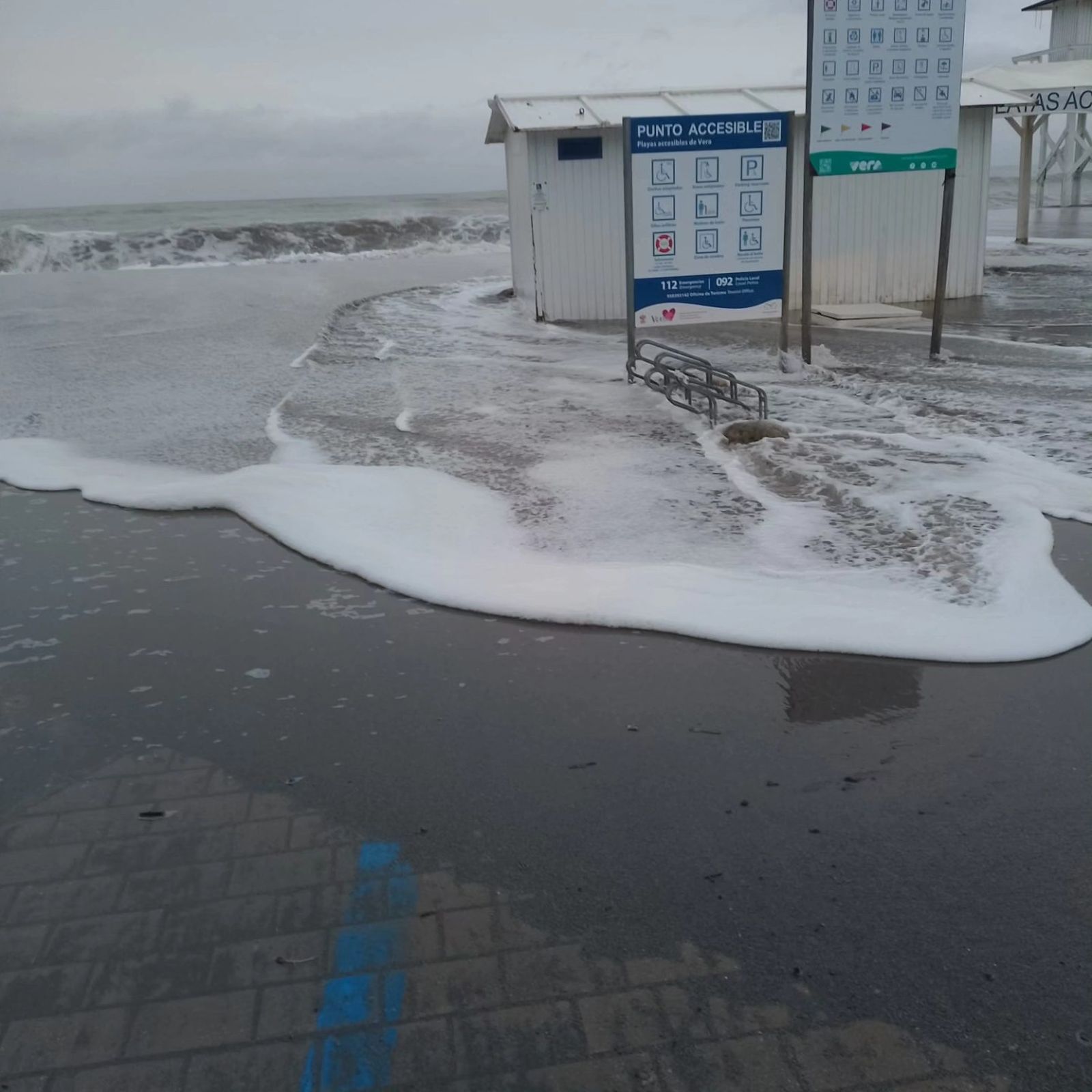Playa de Vera anegada en el último temporal.