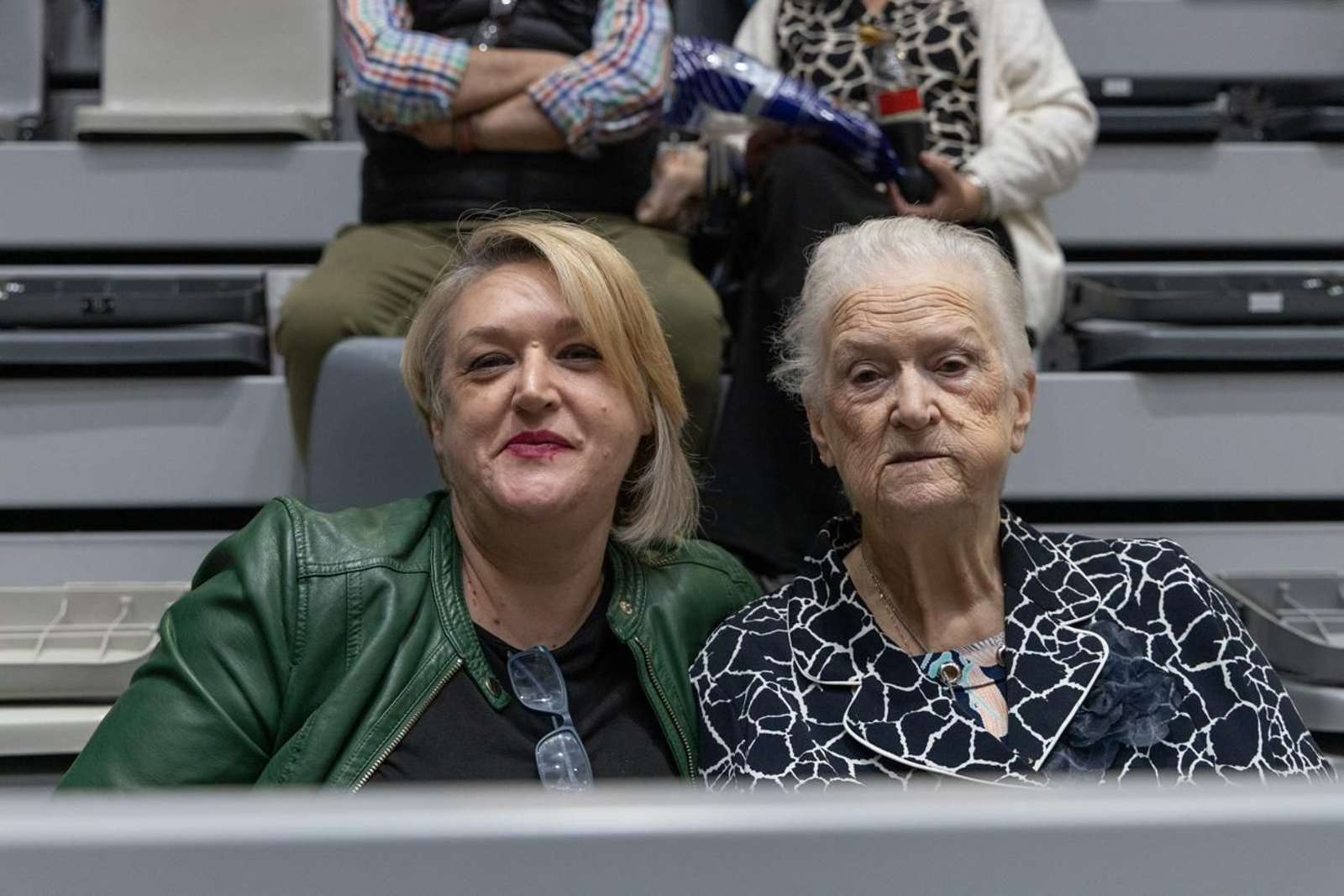 Así se disfruta en Jaén del concierto de Raphael, "Raphaelísimo"